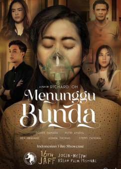 10 Rekomendasi Film Sedih Indonesia Tentang Ayah, Ibu, & Keluarga - Menunggu Bunda